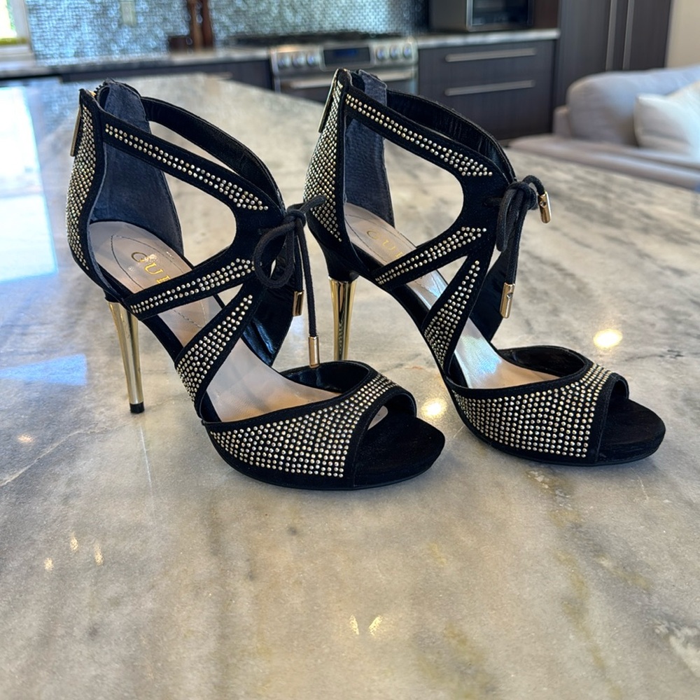 Guess size 6 black gold stiletto sandel